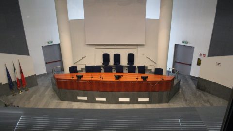 Aula Magna, tavolo presidenziale visto dalla galleria